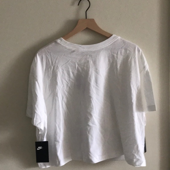 Nike NWT Boxy  Cropped Futura Logo T-Shirt - Picture 5 of 10